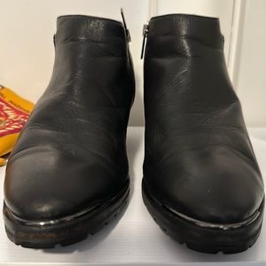 Aquatalia Leather Ankle booties